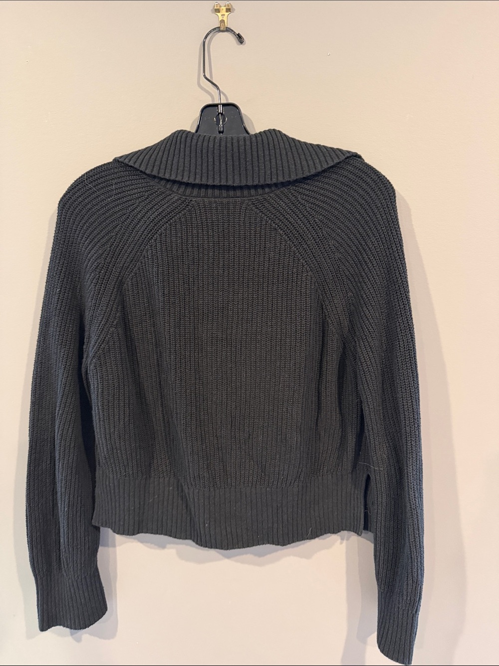 Abercrombie & Fitch Black V-Neck Collared Ribbed Women's Sweater - Picture 3 of 3